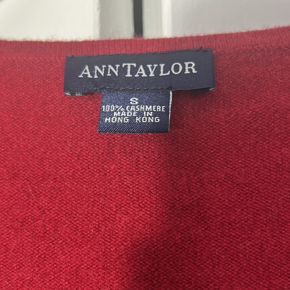 Ann Taylor 100% cashmere Christmas red - Picture 3 of 6